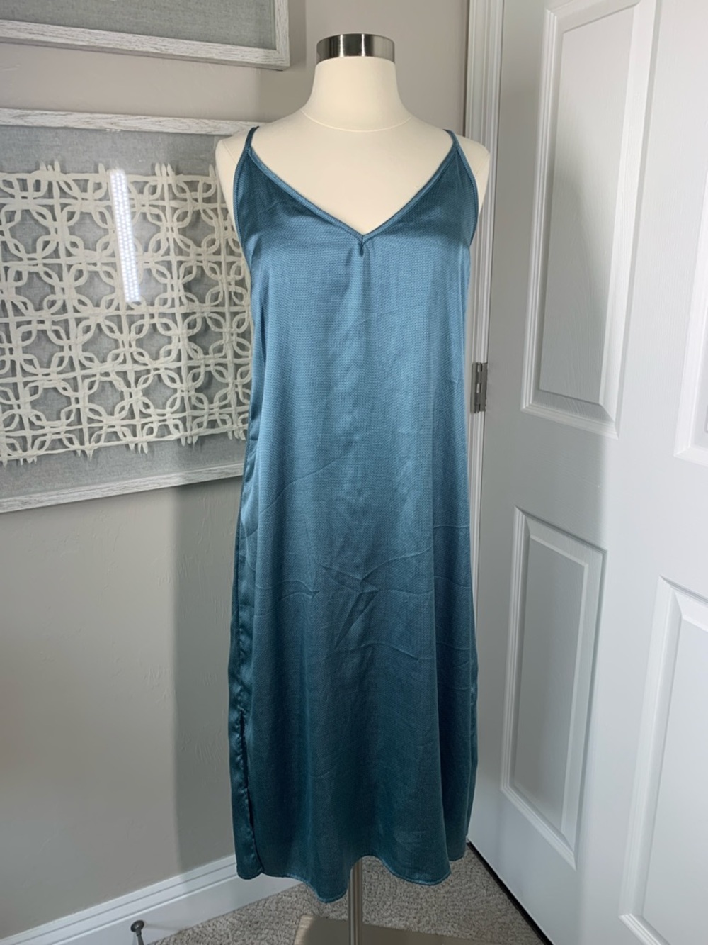Hurley lace up back slip dress size medium